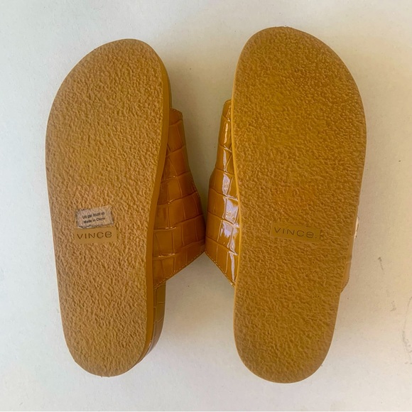 VINCE Glyn Shearling-Lined Croc-Embossed Sandals - Size 9 - Never Worn - Picture 6 of 7